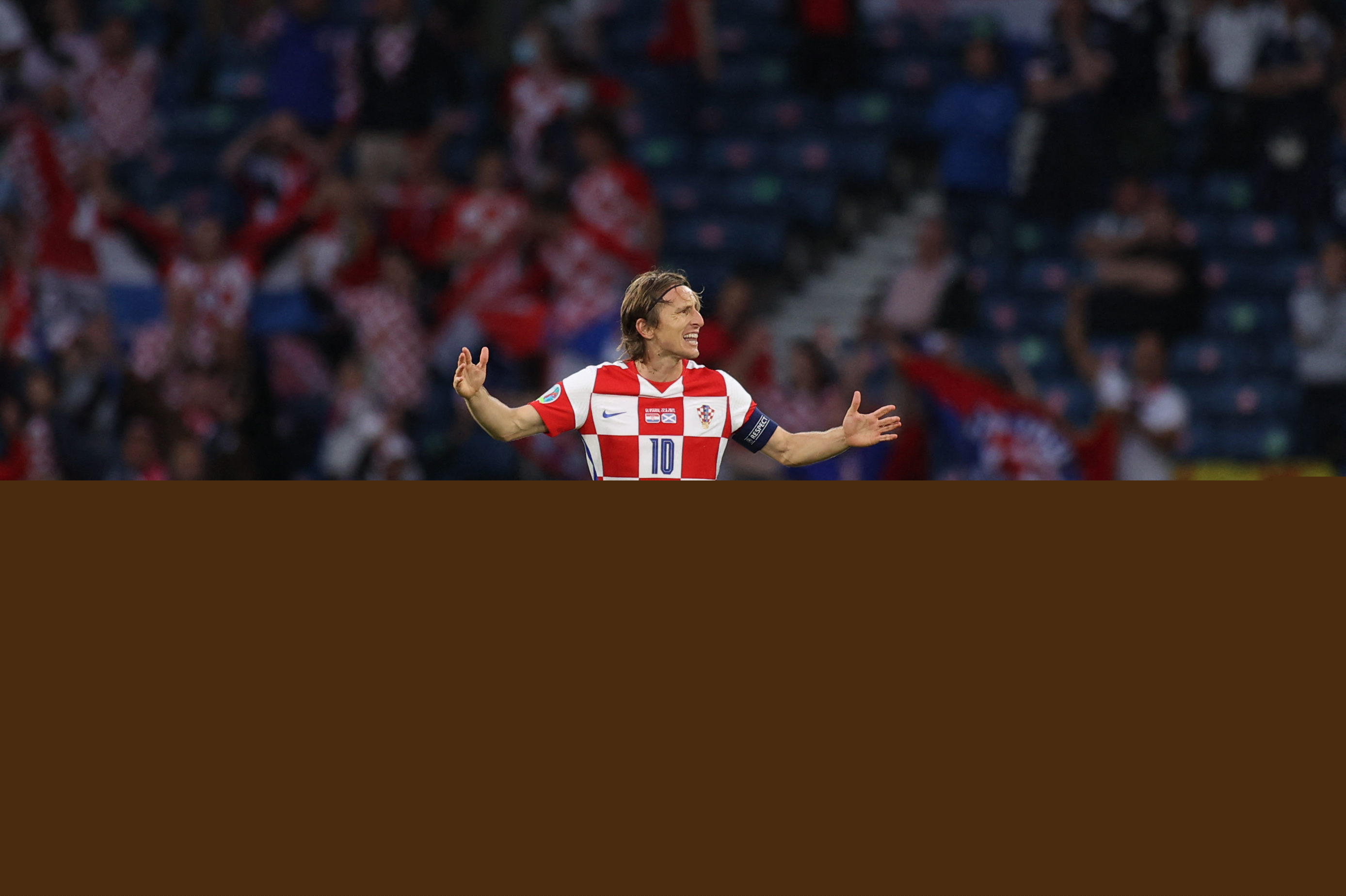 惨败东部鱼腩 当家球星受伤倒下