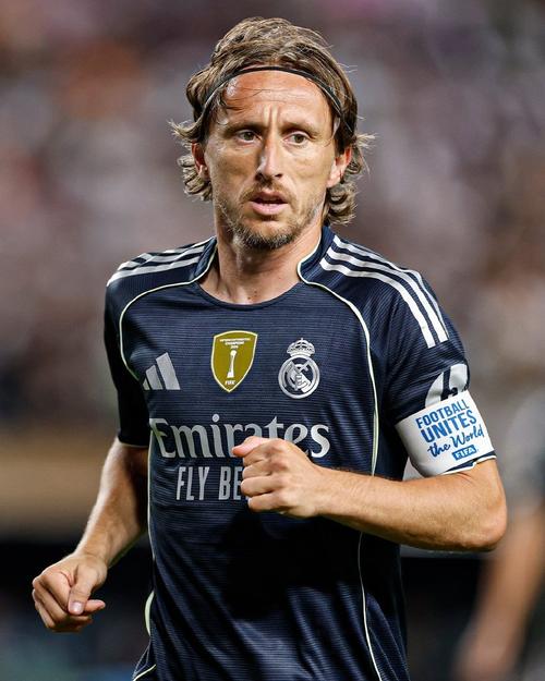 诺兰·莱恩在生涯中一共投出了 2795 次保送，侧面反映了其火球的狂野性