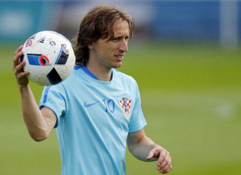 牌类里的信息不对称（牌类游戏中的信息不对称）