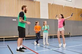 中超：广州队客场3-0横扫深圳队