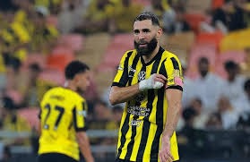 篮球勇士明星球员连场高得分