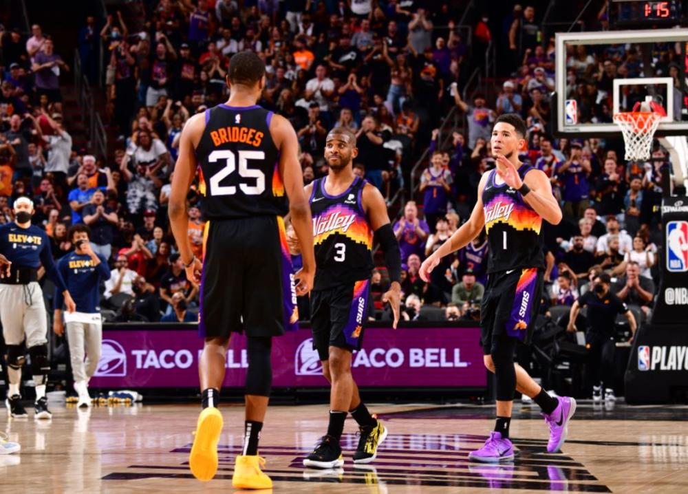 据当地警方 据当地警方